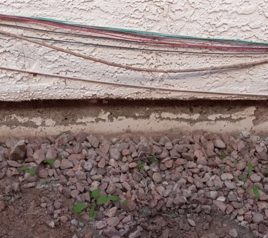 Symptoms of Oxidation Problems In a Stem Wall: Flaking paint