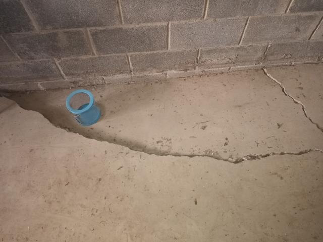 Crack/ Separation on customers concrete floor