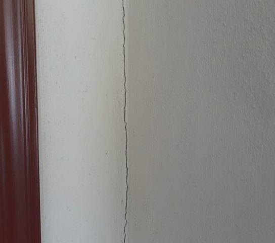 Vertical Wall Cracks