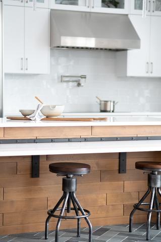 <p>Wood accents are a hot trend!</p>
