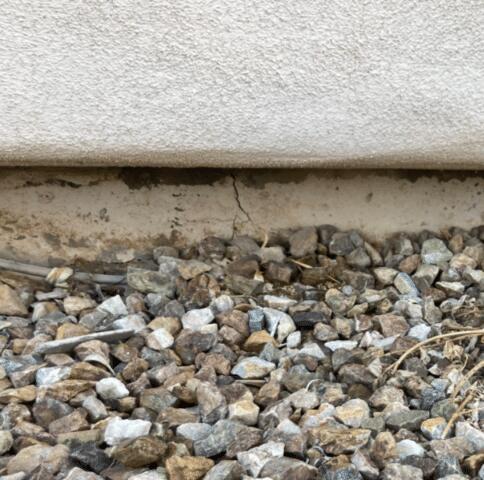 Sings of a Failing Stem Wall: Vertical Concrete cracks