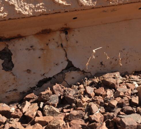 Vertical Concrete Crack in Concrete Stem Wall Down in Peoria, Arizona