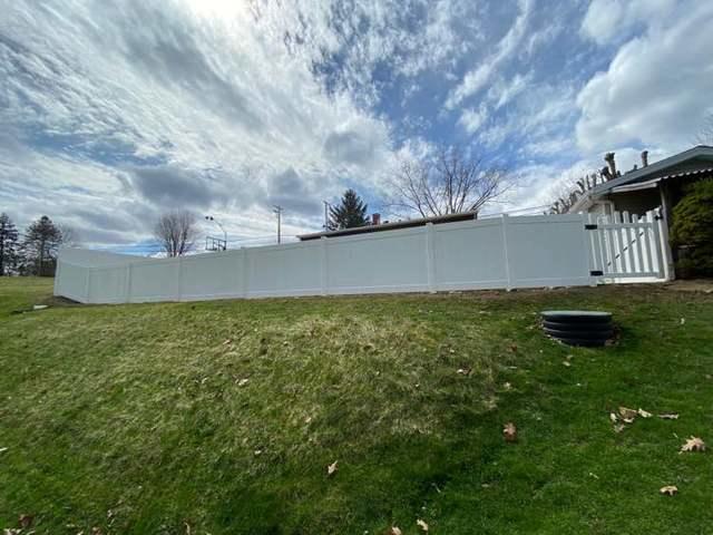 4' Acadia Privacy White Vinyl Fence / / (2) 4' gates Olympic Convex