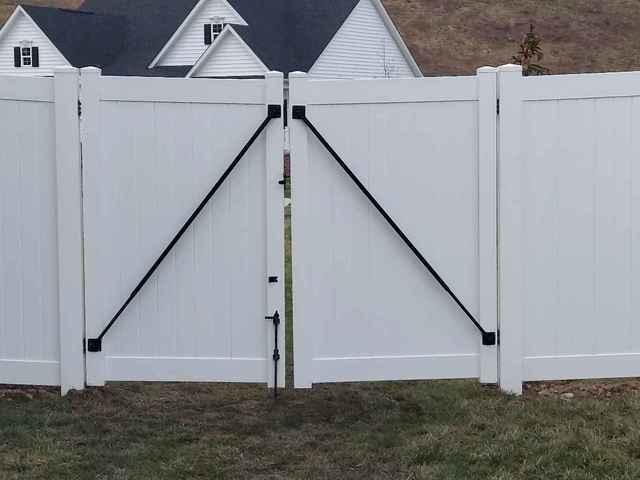 6' Acadia Privacy White Vinyl Fence / (1) 4' tapered gate / (1) 3' gate / (1) 8' double gate