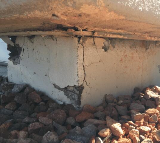 Symptoms of a Failing Stem Wall: Vertical Cracks
