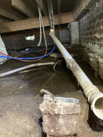 Puddles under homes form due to two contributing factors; ground water seepage and open ventilation (bringing in moisture droplets in the air).