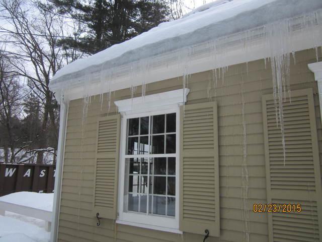 <p>Although these icicles hanging from the gutters are small, there are a lot of them! Even small icicles can cause major damage.</p>