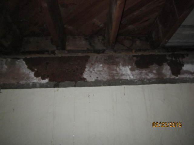 <p>In this photo you can actually see the water leaking inside the house!</p>