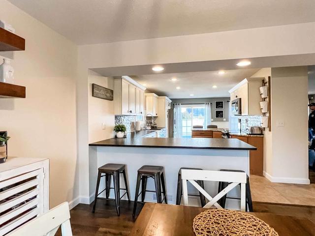 Two tone kitchen