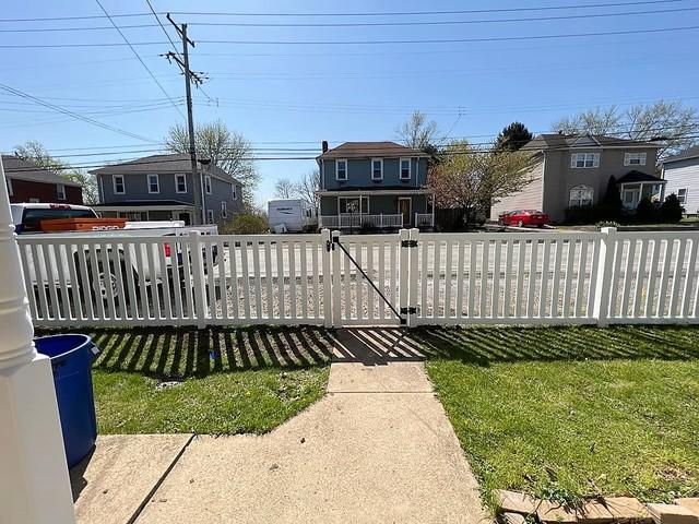 4' Biscayne White Vinyl Fence / (1) gate