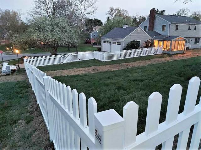 4' Olympic White Vinyl Fence / (2) 4' gates / (1) 8' double gate