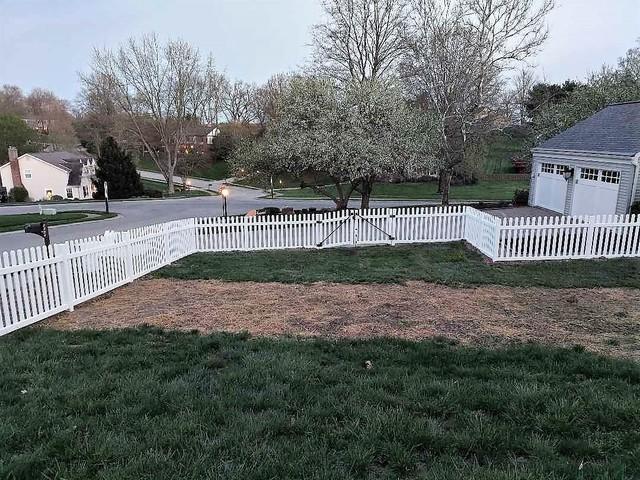 4' Olympic White Vinyl Fence / (2) 4' gates / (1) 8' double gate