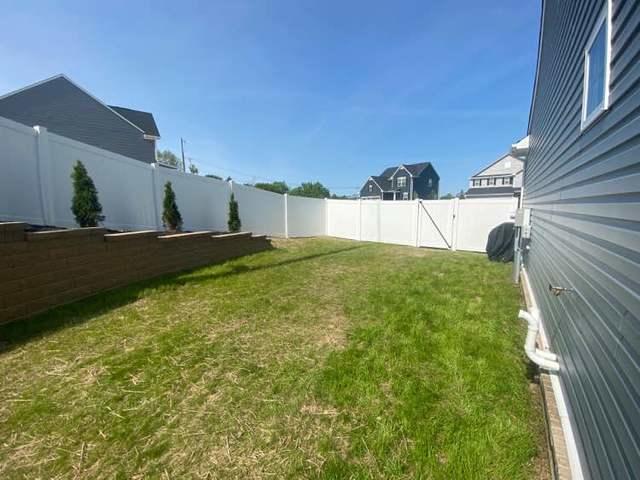 6' Acadia Privacy White Vinyl Fence / (1) 4' gate