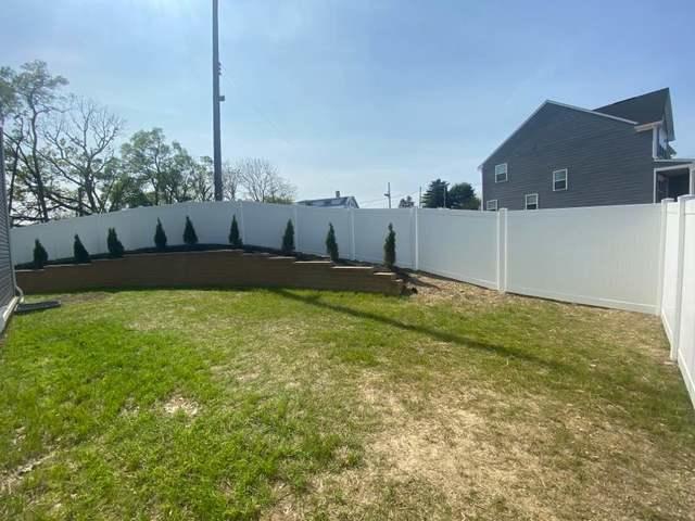 6' Acadia Privacy White Vinyl Fence / (1) 4' gate