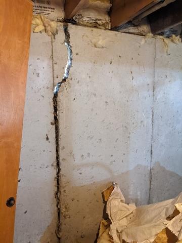 Large cracks can be one of the indicators of a sinking foundation wall.