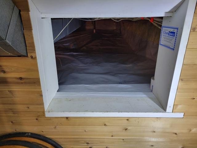 Crawlspace entrance