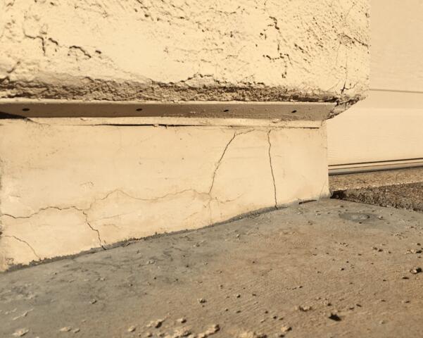 Symptoms of a Stem Wall Failing: Vertical Concrete Cracks