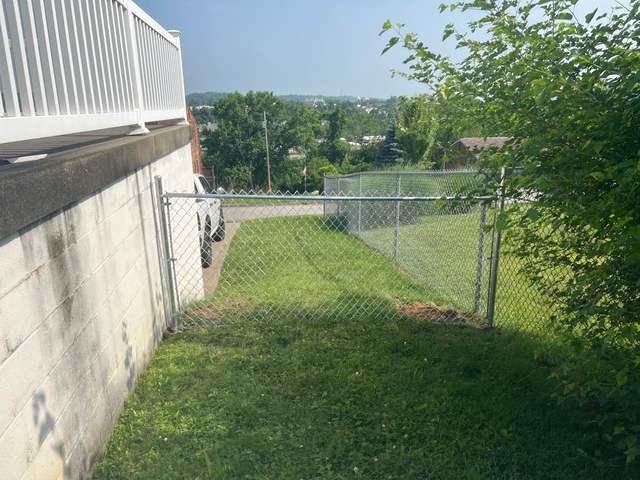 4' High Galvanized Chain Link Fence / (1) 3' gate / (1) 3.5' gate