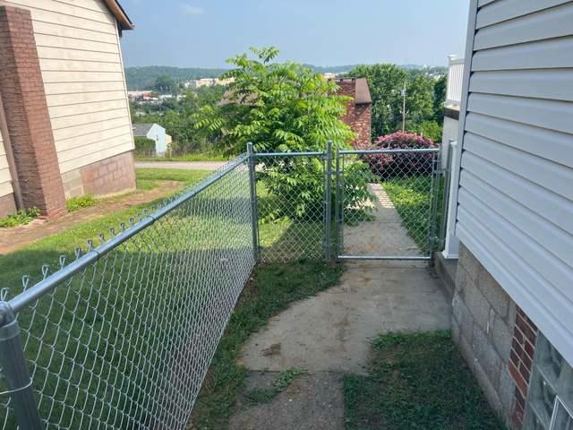 4' High Galvanized  Chain Link Fence /  (1) 3' gate / (1) 3.5' gate