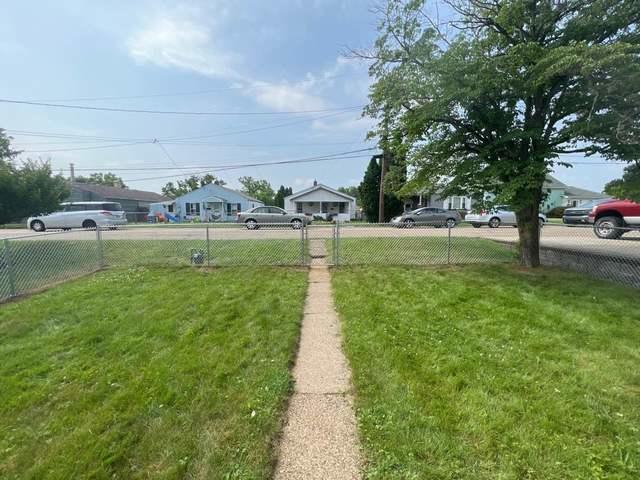 4' High Galvanized Chain Link Fence / (1) 3' gate / (1) 3.5' gate