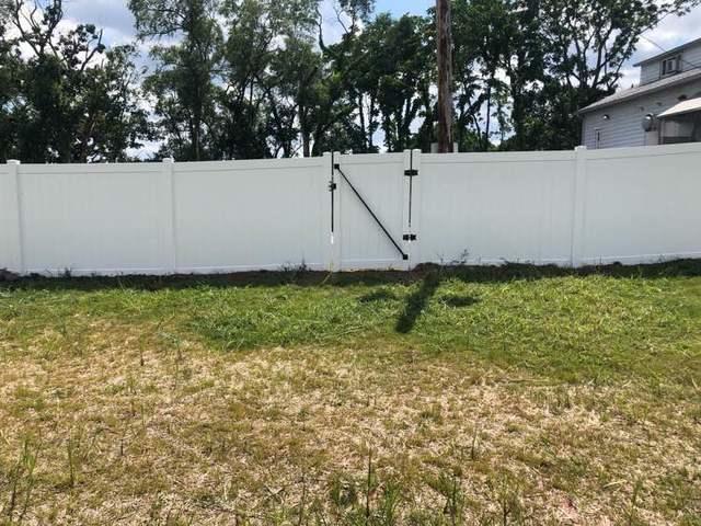 6' Acadia Privacy White Vinyl Fence / (2) 4' Gates