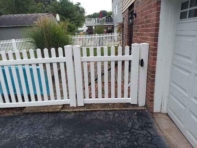 4' Olympic Picket Fence White Vinyl Fence /  (2) 4' gates / Extra picket per section for approx 2.5" spacing.