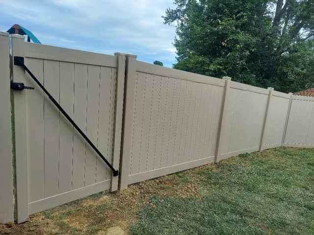 6' Privacy Acadia Khaki Vinyl Fence / (2) gates with double key locks