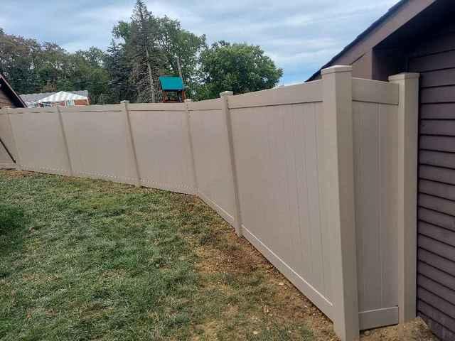 6' Privacy Acadia Khaki Vinyl Fence / (2) gates with double key locks