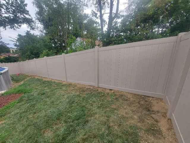 6' Privacy Acadia Khaki Vinyl Fence / (2) gates with double key locks