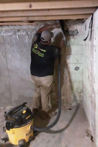 Preparing the walls for repair