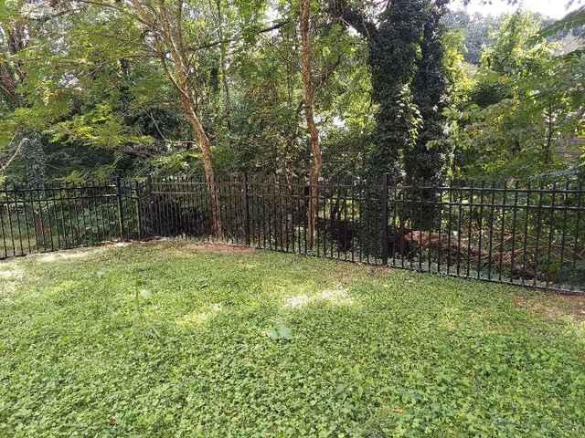 4' Chicago / Commercial Grade / Flush Bottom / 3 Rail Black Aluminum Fence / (1) 4' gate