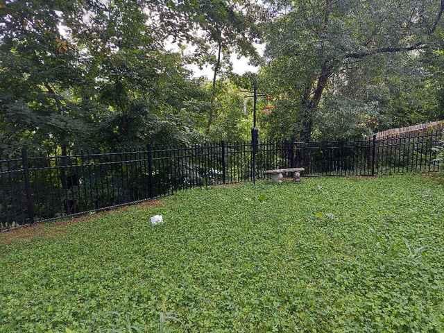 4' Chicago / Commercial Grade / Flush Bottom / 3 Rail Black Aluminum Fence / (1) 4' gate