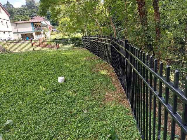 4' Chicago / Commercial Grade / Flush Bottom / 3 Rail Black Aluminum Fence / (1) 4' gate