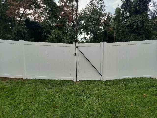 6' Acadia Privacy White Vinyl Fence / (2) 3' gates / (1) 10' double gate