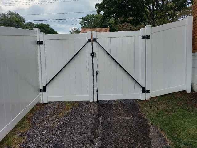 6' Acadia Privacy White Vinyl Fence / (2) 3' gates / (1) 10' double gate