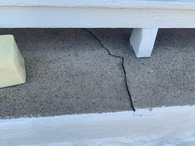 Large Crack on Bellevue, Kentucky, Porch