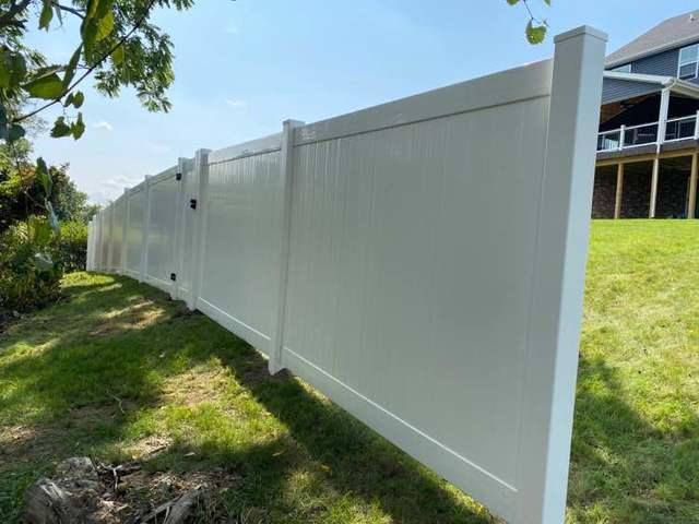 6' Acadia Privacy White Vinyl Fence / (1) 3' gate