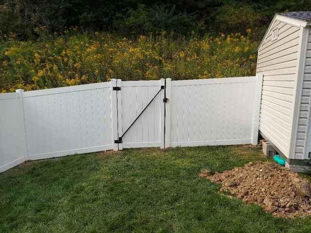 6' Acadia Privacy / 4' Classic, 3 Rail, Commercial Grade, Flush Bottom White / Black Vinyl / Aluminum Fence / (2) 4' gates / (1) 8' double gate