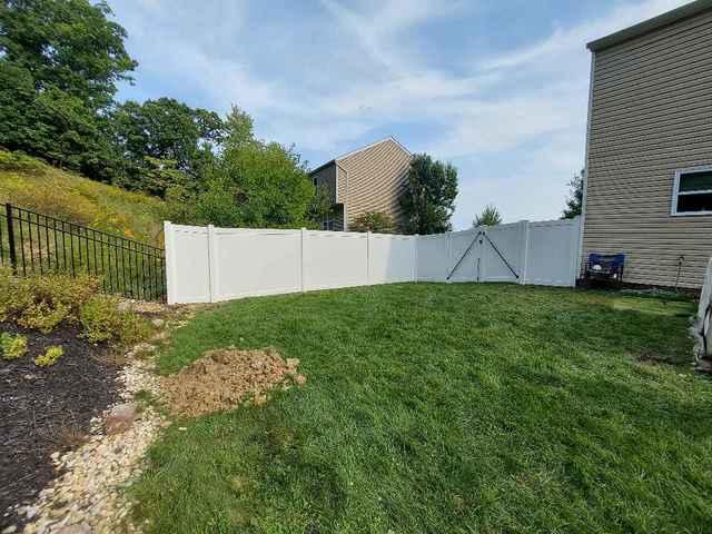 6' Acadia Privacy / 4' Classic, 3 Rail, Commercial Grade, Flush Bottom White / Black Vinyl / Aluminum Fence / (2) 4' gates / (1) 8' double gate