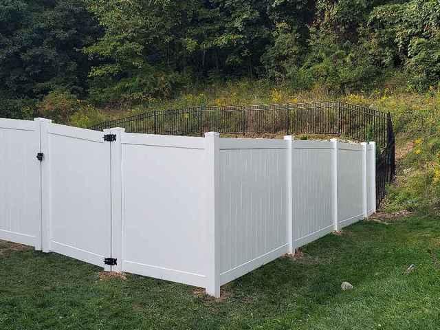 6' Acadia Privacy / 4' Classic, 3 Rail, Commercial Grade, Flush Bottom White / Black Vinyl / Aluminum Fence / (2) 4' gates / (1) 8' double gate