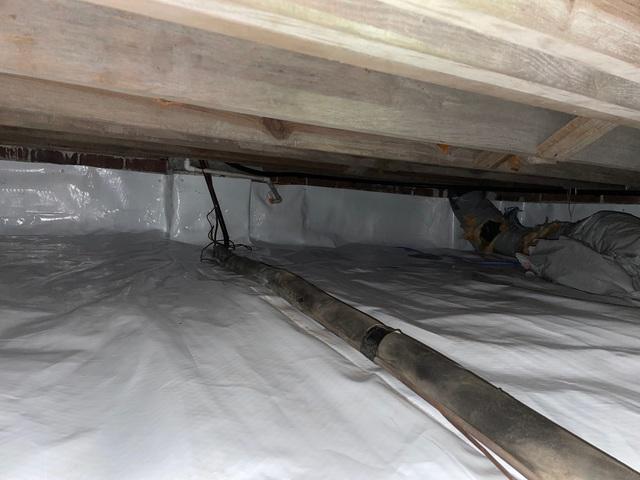 Crawl Space Area Before Encapsulation