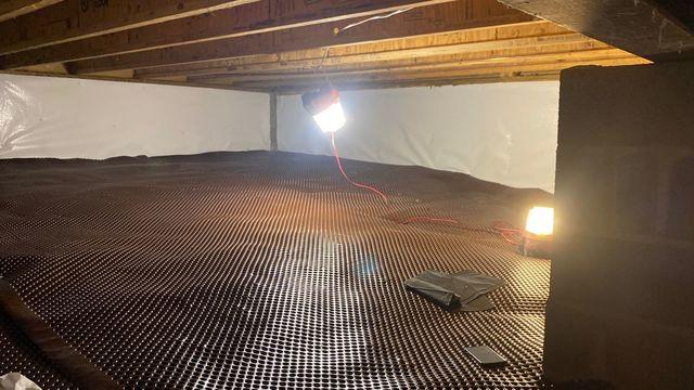 Floor covering and wall covering in crawl space