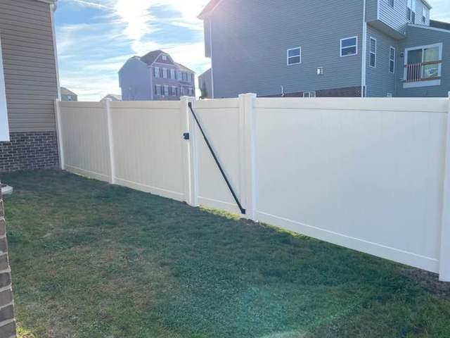 6' Acadia Privacy White Vinyl Fence / (1) 4' gate