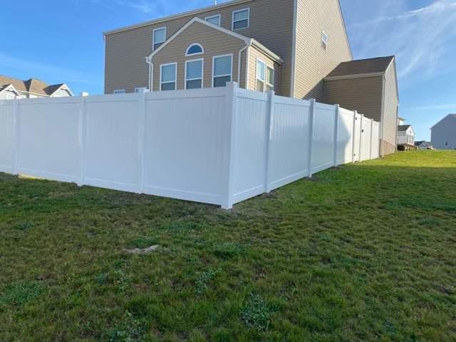 6' Acadia Privacy White Vinyl Fence / (1) 4' gate