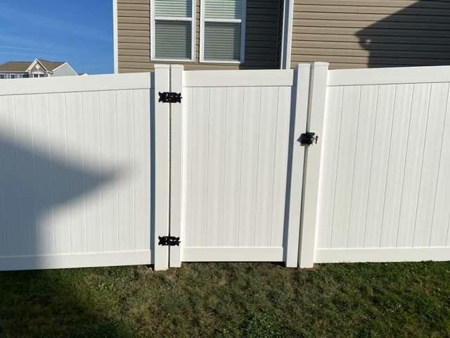 6' Acadia Privacy White Vinyl Fence / (1) 4' gate