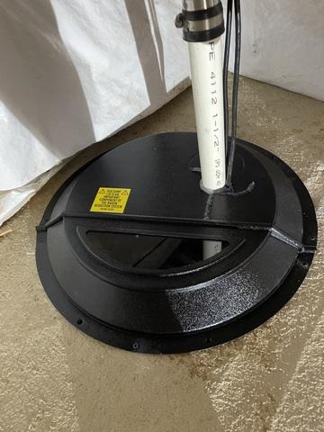 Gasketed radon resistant sump pit cover