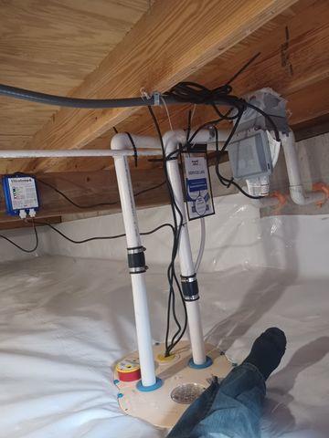 Dehumidifying System Controls Climate in this Crawlspace