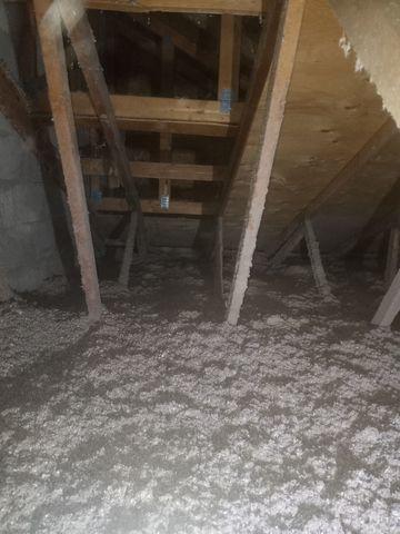 Isolation de grenier avec de la cellulose