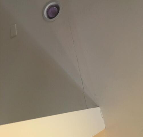 Symptoms of Foundation Problems: Ceiling Cracks