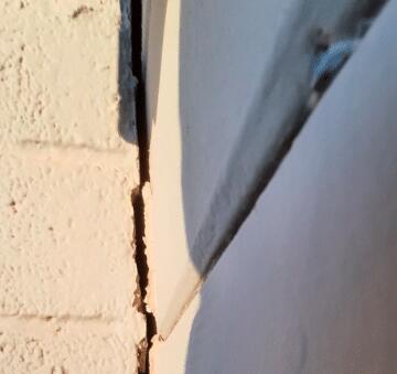 Signs of a Foundation Problem: Exterior Wall Cracks